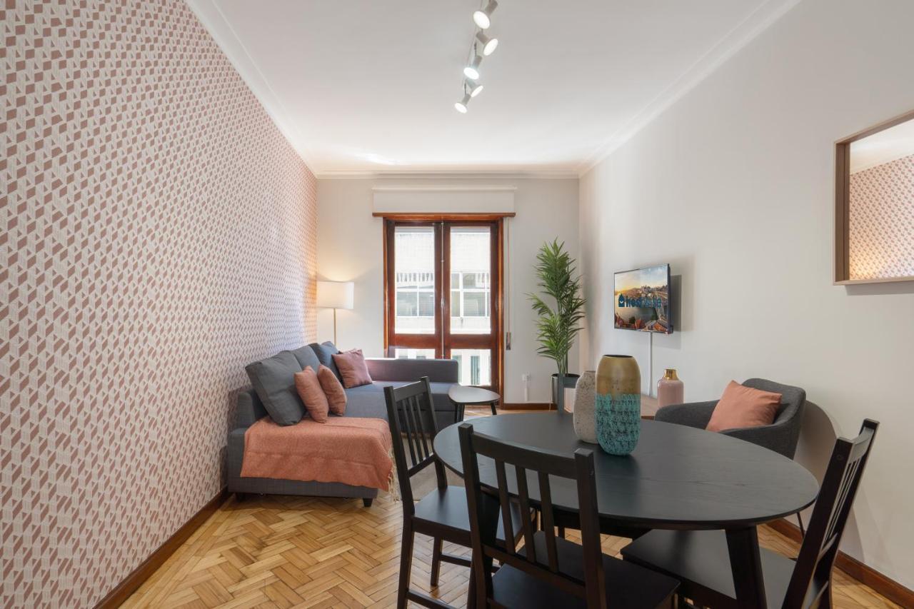 Host Wise Apartment Porto Bagian luar foto